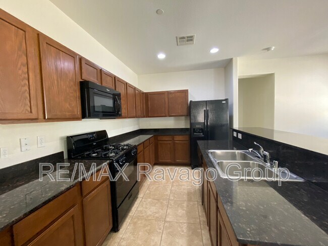 Building Photo - 1000 Aspen Cliff Dr