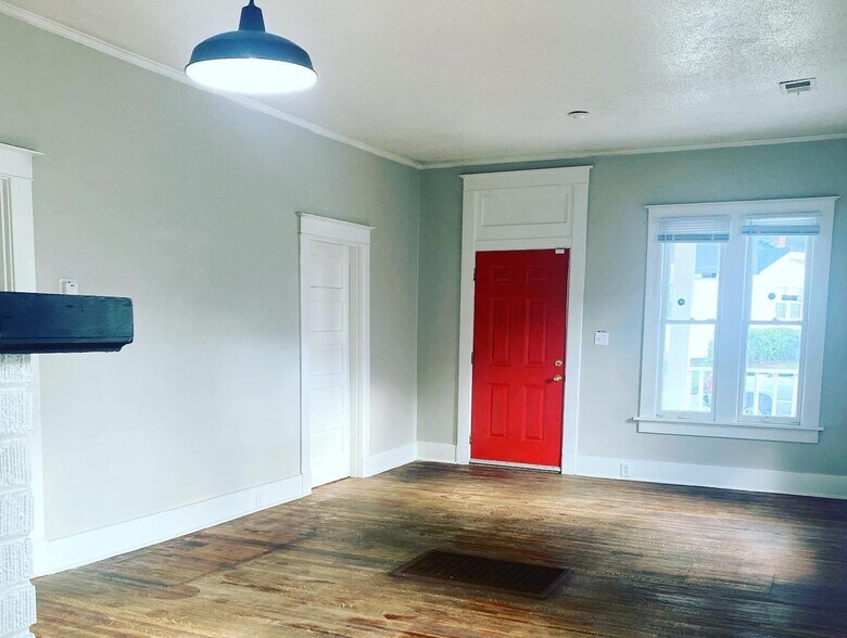 Building Photo - 1936 E McLemore Ave