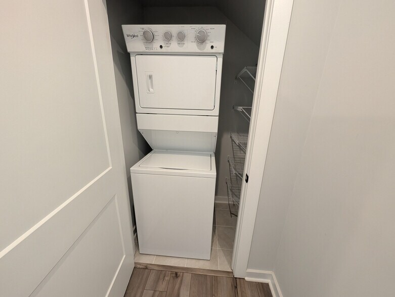 Building Photo - Room in Townhome on Munsing Dr