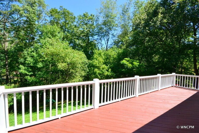 Building Photo - 17 Laurel Park Dr