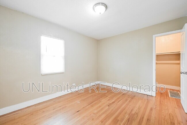Building Photo - 4967 Lincoln St