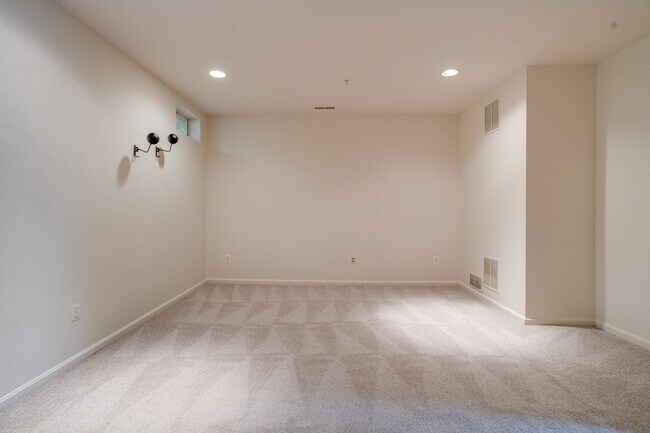 Building Photo - 103 Buttonwood Ct