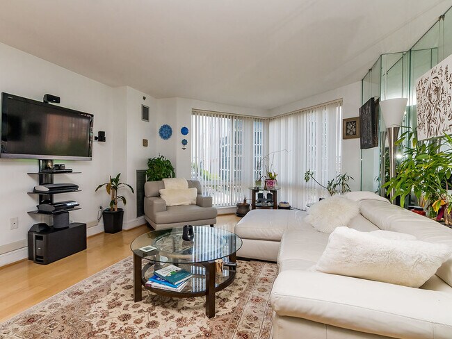 Building Photo - 75 Cambridge Pky