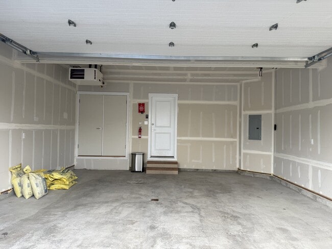 Building Photo - 5526 Big Bear Wy