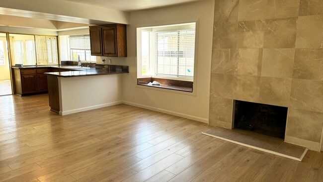 Building Photo - Spacious Home overlooking Daimond Bar hills