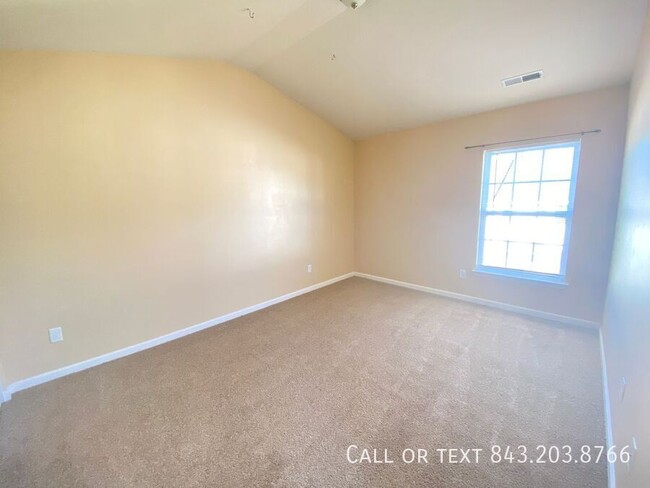 Building Photo - Available Now! Explore this Spacious 3-bed...