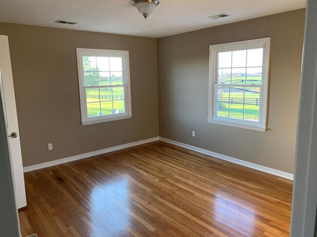 Building Photo - 5752 Paris Pike
