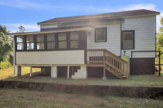 Building Photo - Updated 2-Bedroom Mill Home in Anderson, S...