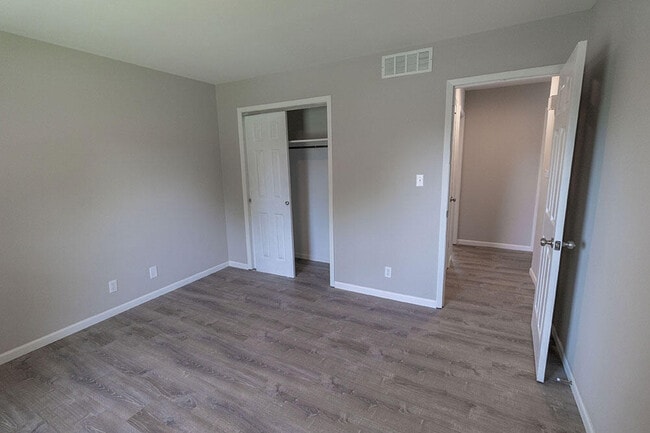 Building Photo - 1321 S Roseta Ave