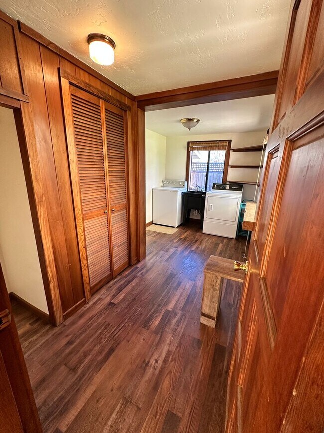 Building Photo - Sunny Fieldbrook 2 Bedroom House – Cat Friendly