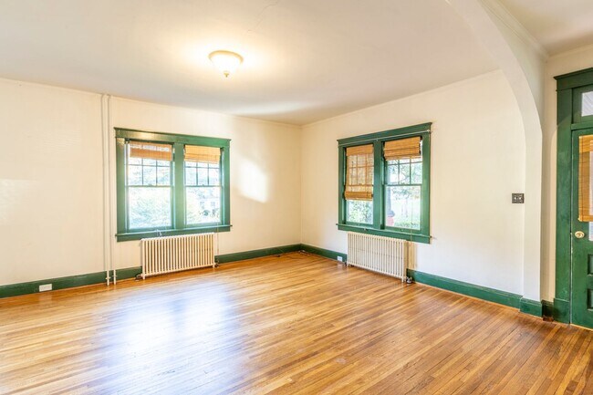 Building Photo - 213 Todd Ave