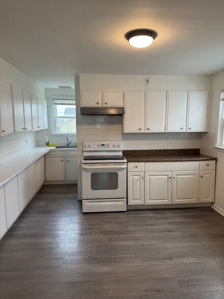 Building Photo - 7 Mona Ave