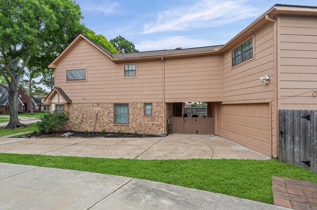 Building Photo - 110 Shadow Wood Dr