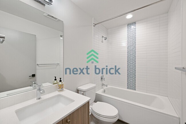 Building Photo - "Charming 3-Bedroom Townhouse Retreat in the Heart of Seattle - 3104C SW Avalon Way!"