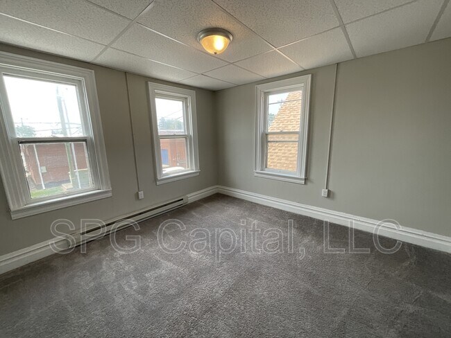 Building Photo - 207 N Forney Ave