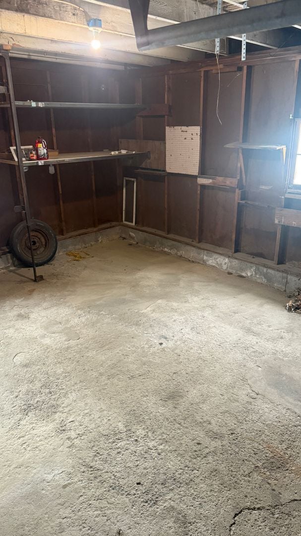 Building Photo - Large 3 bedroom Single Family Home