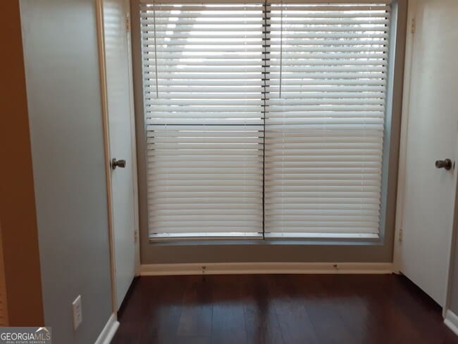 Building Photo - 170 Governors Dr