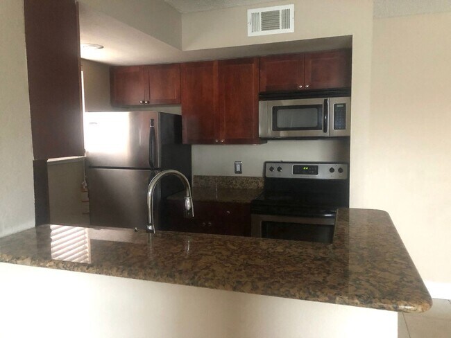 Building Photo - APARTMENT FOR RENT IN THE BEST AREA OF ORLANDO