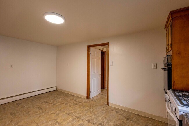Building Photo - 4806 Sipple Ave