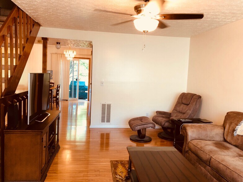 Building Photo - 8179 Rochester Way