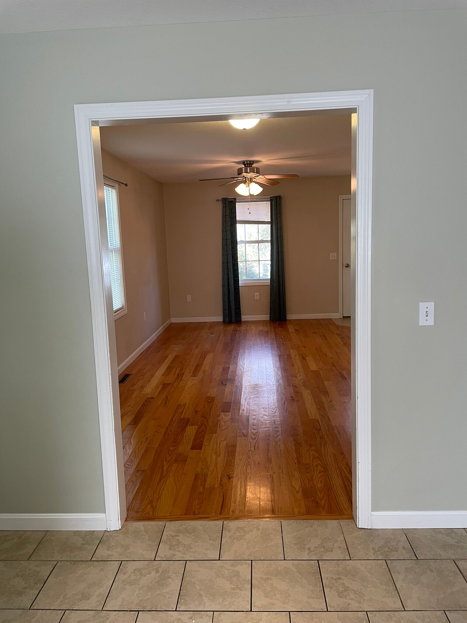 Entrance to Living Area - 2020 Palmer Rd