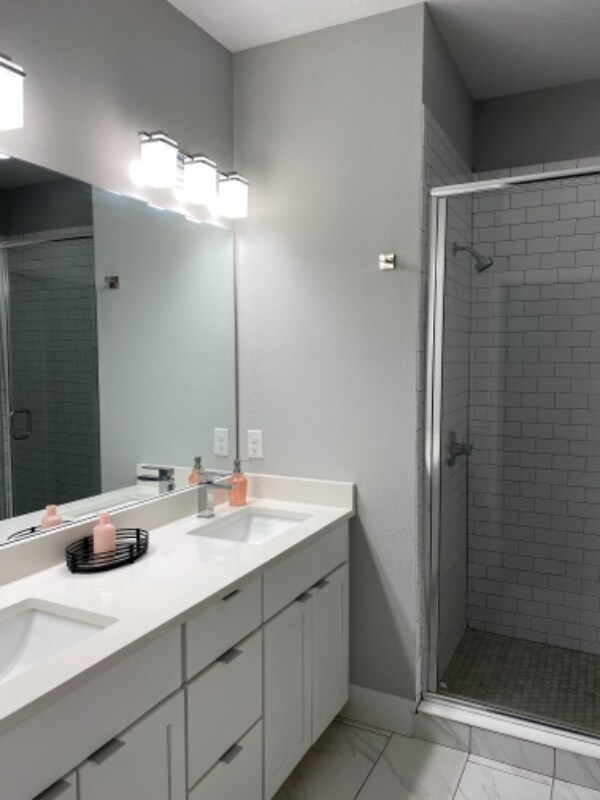 Building Photo - 947 Arlington Ave N