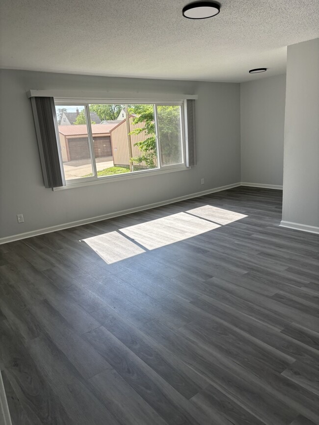 Primary Photo - 1315 Oakland Rd NE