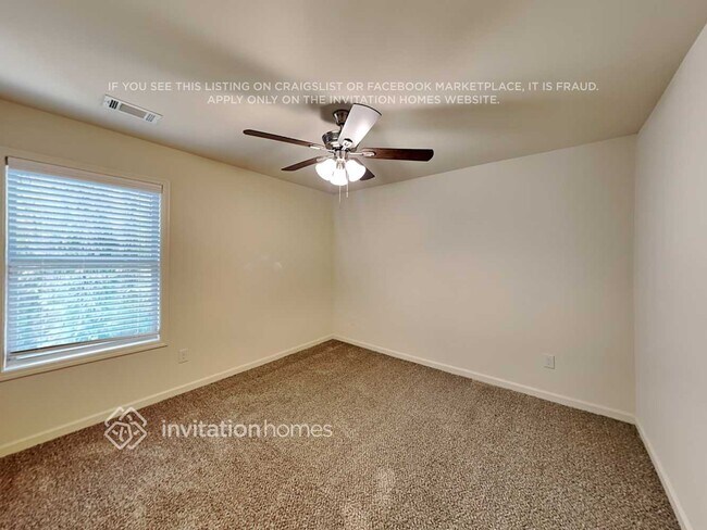 Building Photo - 227 Green Bridge Ct SE