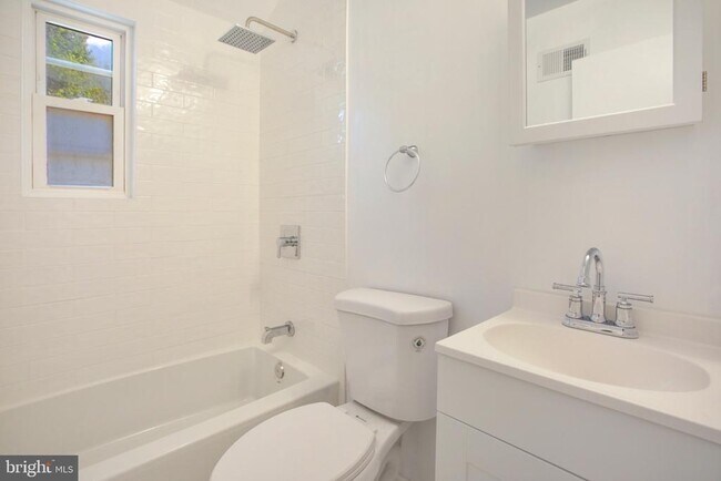 Building Photo - 12608 Farnell Dr
