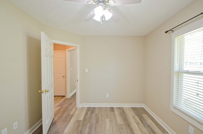 Building Photo - Lovely 3 bed 2 bath in East Limestone minutes to Athens!