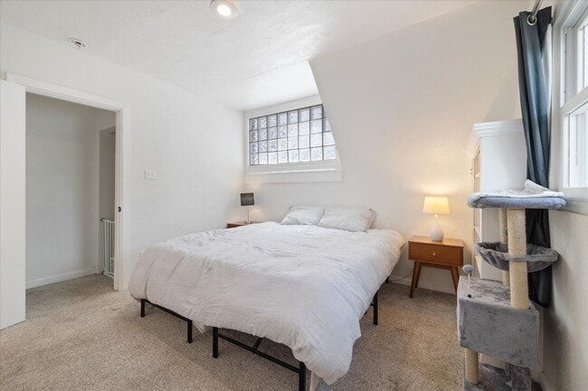 Building Photo - Awesome 3 bedroom, 2 bath home!