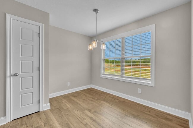 Building Photo - Charming 3 Bedroom Home with 2 Full Baths in Clarksville, TN - Don't Miss Out!