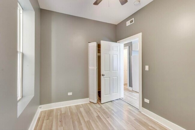 Building Photo - 6624 S Rhodes Ave