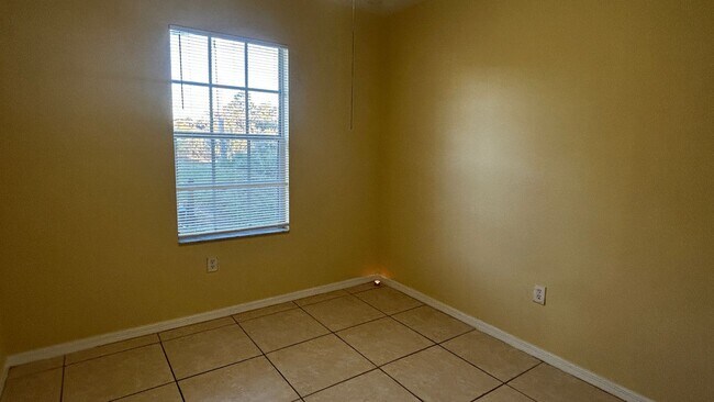 Building Photo - Charming 3-Bed, 2-Bath Home in Lehigh Acre...