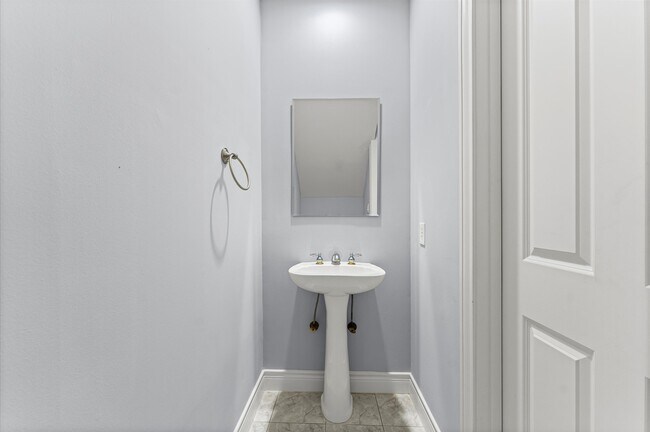 Building Photo - 6839 Staffordshire Blvd