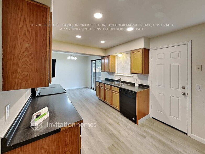 Building Photo - 8963 W Arbor Ave