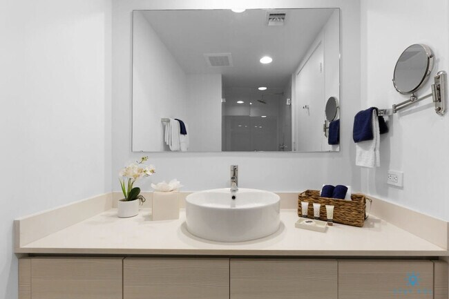 Building Photo - 2600 E Hallandale Beach Blvd