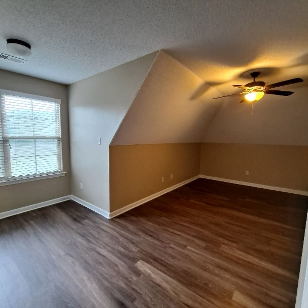 Building Photo - 407 Springer Cv