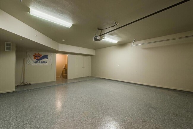 Building Photo - 418 NE 2nd St