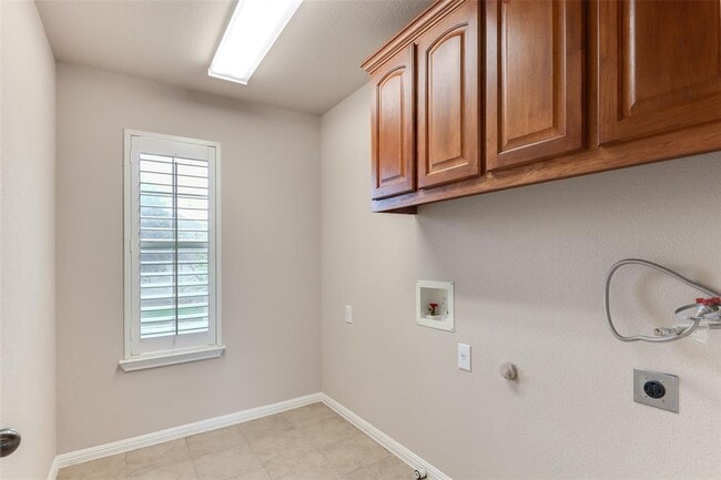 Building Photo - 10101 Lisi Anne Dr