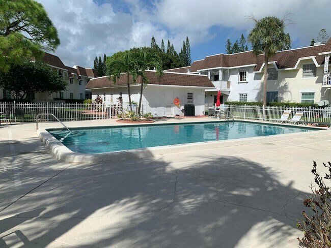 Building Photo - 708 SE 2nd Ave