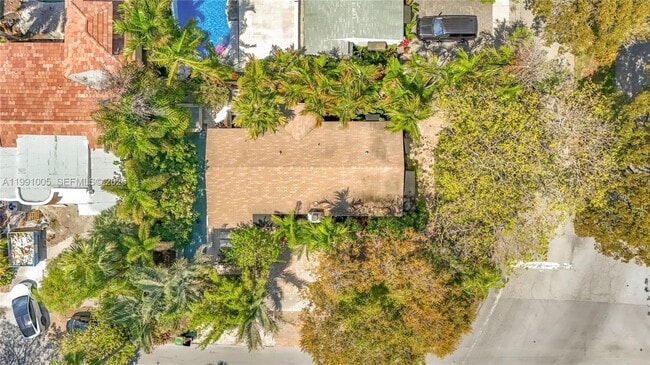 Building Photo - 1419 NE 4th Ct