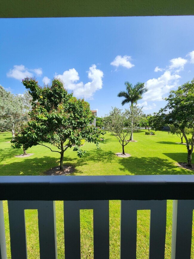 Building Photo - 106 Suffolk C