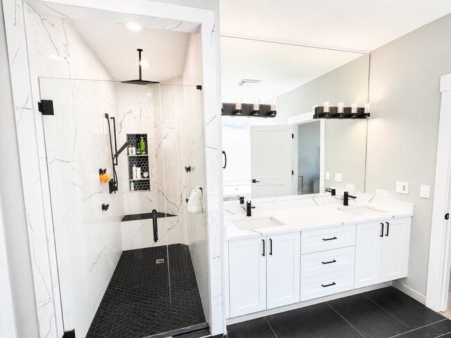 Building Photo - Stunning Custom Camas Home