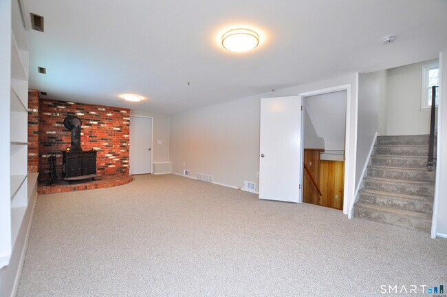 Building Photo - 25 Red Stone Dr