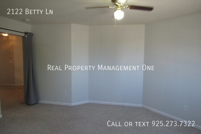 Building Photo - 2122 Betty Ln