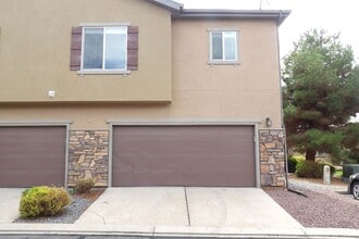 Building Photo - Pet Friendly 2 Bedroom Cedar Crossing Town...