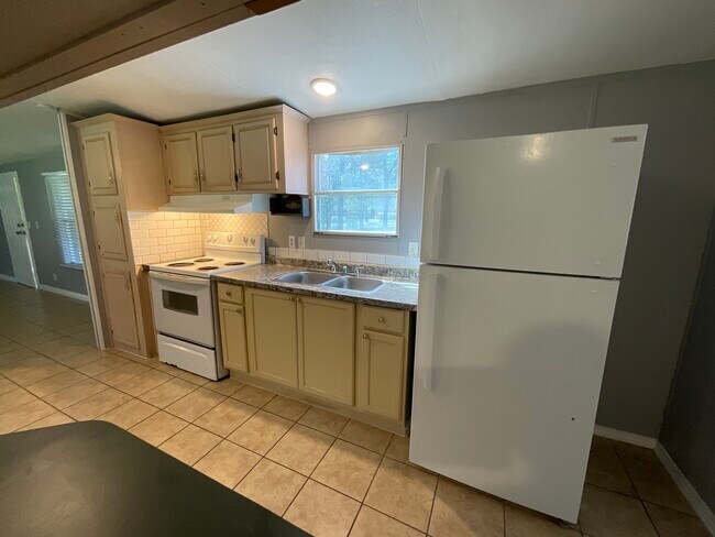 Building Photo - 112 County Road 3563