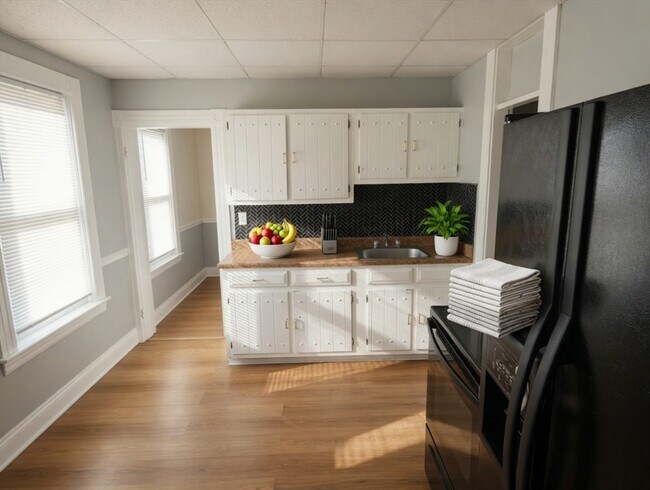 Building Photo - 60 W Broadway