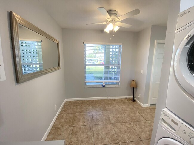 Building Photo - 1100 Boxwood Dr